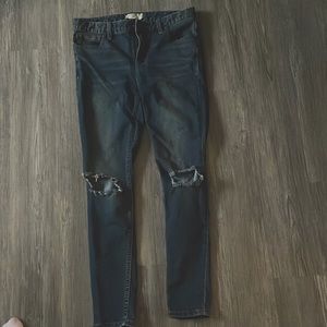 Free people indigo skinny ankle jeans distressed